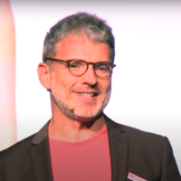 2020-06-10 18_11_42-(179) Le pouvoir des couleurs _ Jean-Gabriel Causse _ TEDxDunkerque - YouTube